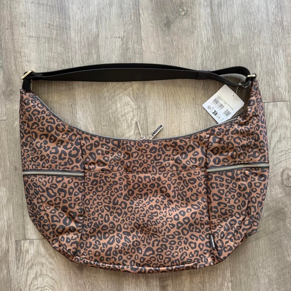 Lululemon Large Slouchy Sling Bag 13L Leopard Print Metal Hardware LU9DEYS NWT - Picture 3 of 3